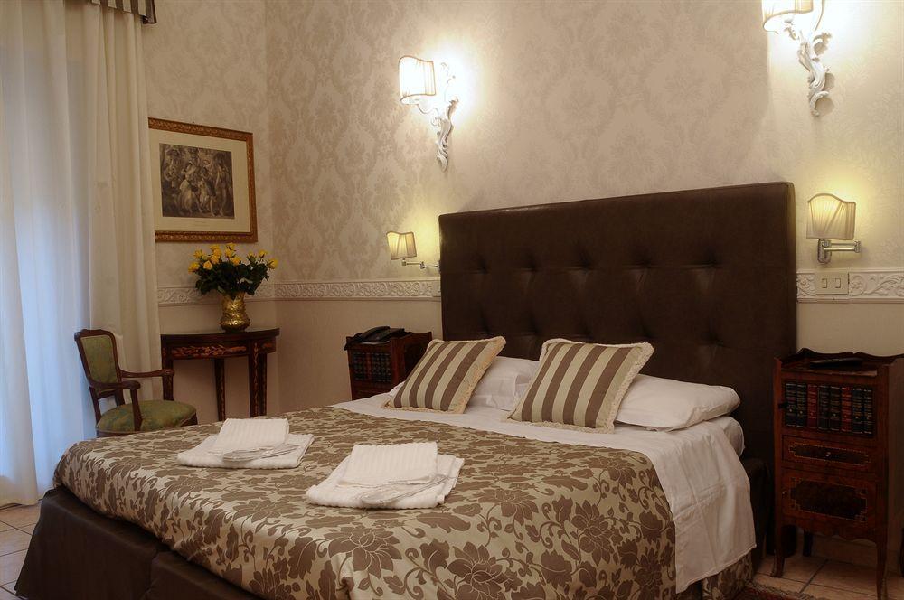 로마 레지덴자 자나르델리 B&B 외부 사진